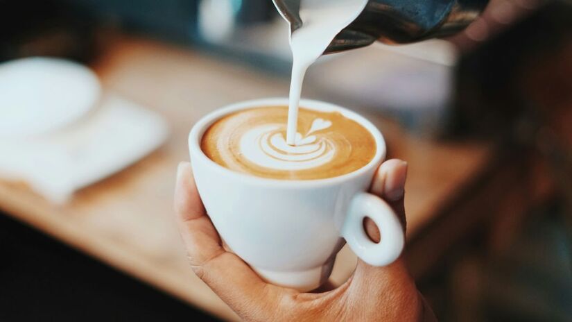 Fãs recriam o "café do Silvio" em homenagem ao apresentador/Unsplash