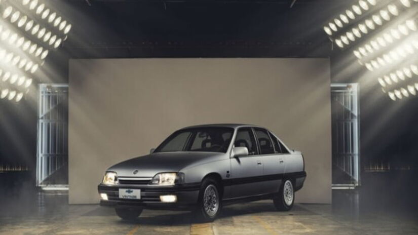 Equipado com um motor de seis cilindros em linha, o topo da linha era o Omega CD 3.0, em uma versão importada da Europa (Chevrolet/Divulgação)