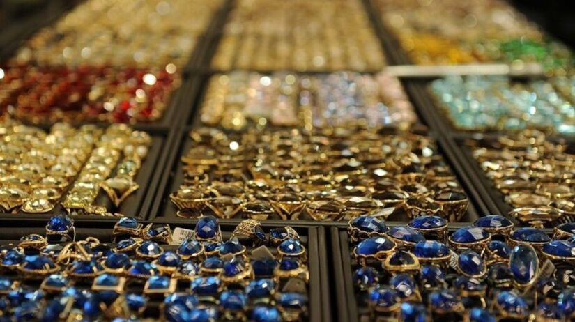 A cidade tem destaque nacional e internacional pela forte indústria de joias e bijuterias / Divulgação/ALJOIAS