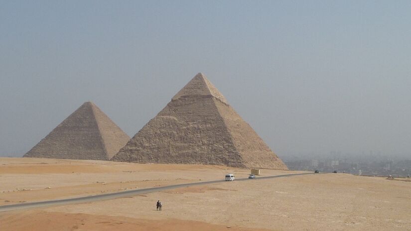 As pirâmides refletem o conhecimento avançado em engenharia e arquitetura dos egípcios / Pixabay