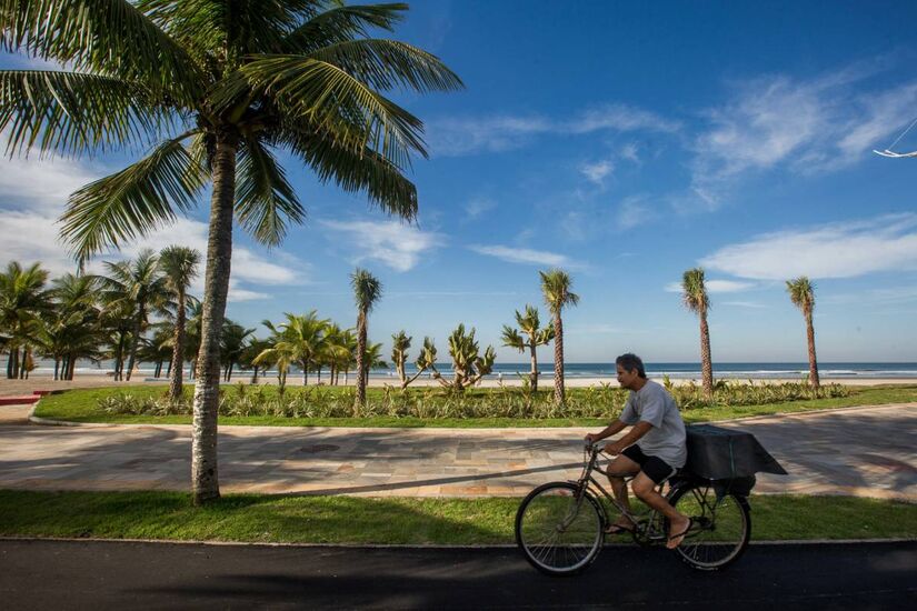 Desde 1993, trecho exclusivo para bicicletas transforma a orla de Praia Grande. Divulgação - PMPG