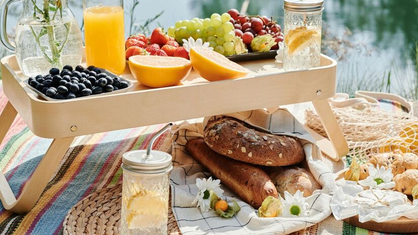 Dica extra: O recomendado é fazer de cinco a seis refeições diárias, com intervalos de três horas entre cada uma delas. Divida em café da manhã, lanche da manhã, almoço, lanche da tarde, jantar e ceia. 