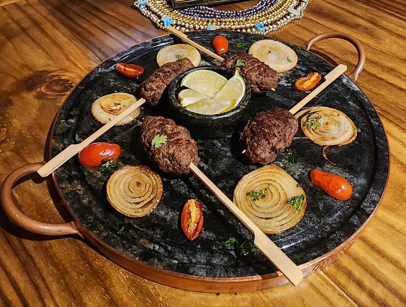 O famoso churrasco turco da casa - Facebook/Deuses e Faraós Restaurante