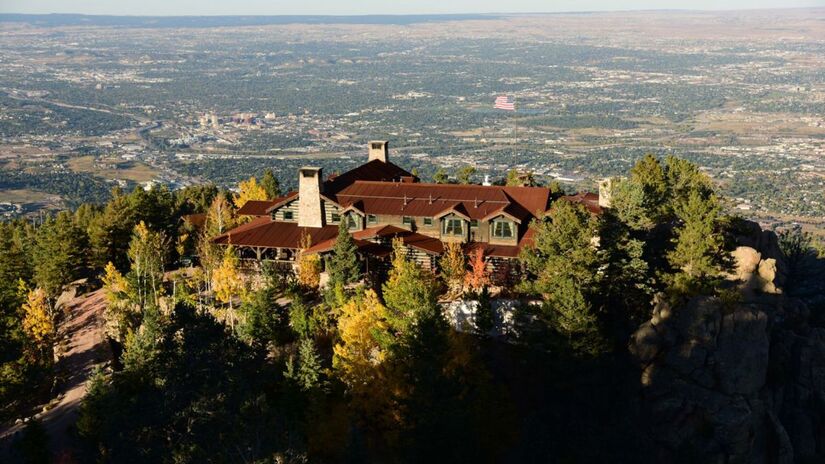 Refúgio de montanha a 2.800 metros de altitude, combina exclusividade, conforto e vistas panorâmicas sobre o Colorado/ Divulgação Cloud Camp