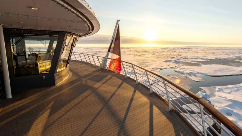 Primeiro navio quebra-gelo de luxo do mundo, leva viajantes a aventuras sustentáveis no Polo Norte e na Antártida/ Divulgação Ponant Le Commandant Charcot