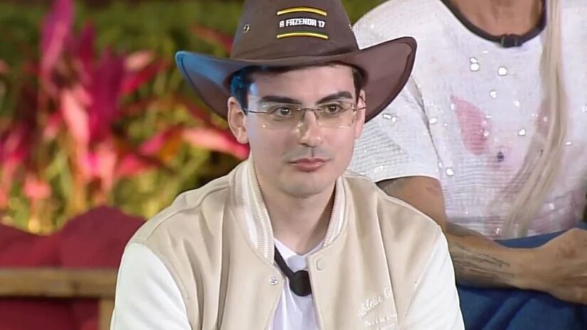 Dudu Camargo tem 26 anos e ficou conhecido por comandar o 'Primeiro Impacto', do SBT/Reprodução/PlayPlus