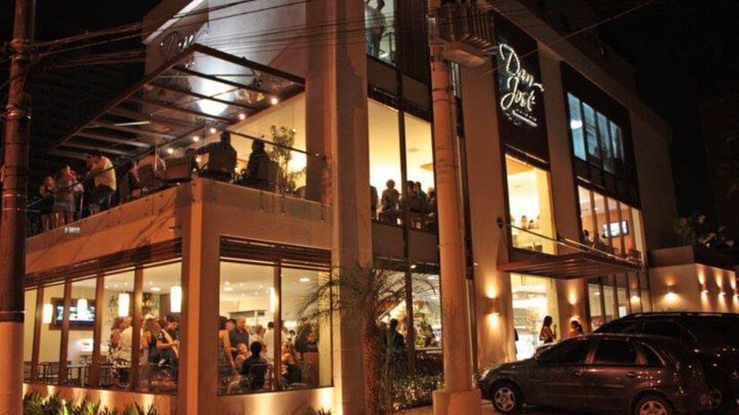 Empório Dom José: Local ideal para um café da tarde ou almoço, o Empório Dom José é conhecido pela qualidade dos produtos e pelo atendimento cordial. Funciona todos os dias, das 6h às 23h, na R. Conselheiro Lafayete, 3  Embaré, Santos/ Reprodução Facebook/Empório Dom José