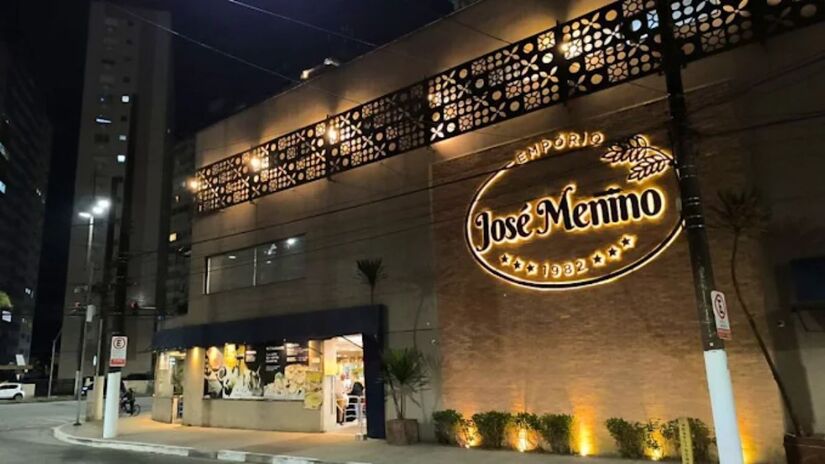 Empório José Menino: Amplo e aconchegante, o Empório José Menino combina padaria e restaurante, oferecendo pratos assados, hambúrgueres e pizzas. Funciona todos os dias, das 6h às 23h, na Av. Pres. Wilson, 192  José Menino, Santos/ Reprodução Google Maps/Empório José Menino 
