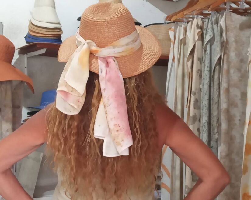 Os lenços podem ser usados de várias formas  na saia, na blusa, como top, no chapéu e em várias ocasiões/Nayara Martins
