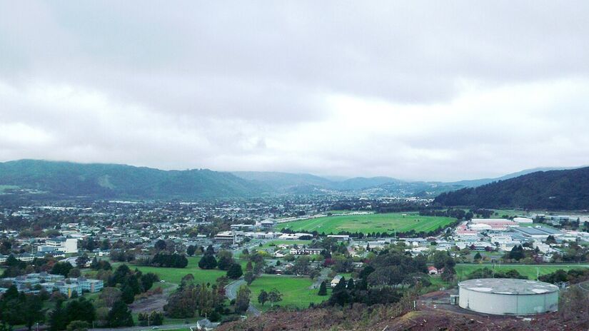 Upper Hutt, vista em direção ao centro da cidade / Rudolph89/Wikimedia Commons