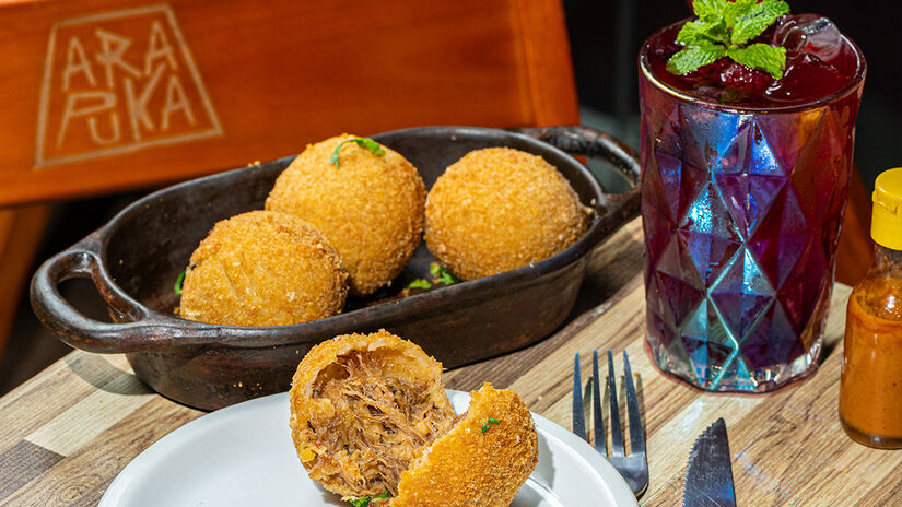 Arapuka Gastrobar: Bolinho cremoso de costela  R$ 53 - Divulgação/Ricardo Tuka