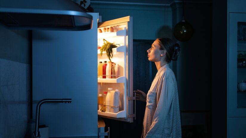 Mais do que uma questão estética, a limpeza da geladeira é uma medida de segurança alimentar / Freepik