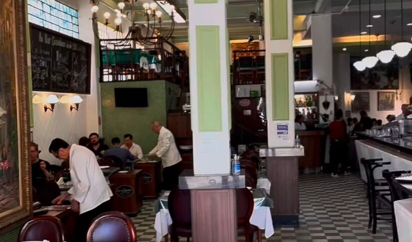 Inaugurado quando o Rio de Janeiro ainda era a capital federal, o nome 'Guanabara' é uma homenagem à antiga Baía que simbolizava o centro do Brasil- Reprodução/Instagram @barguanabara1910