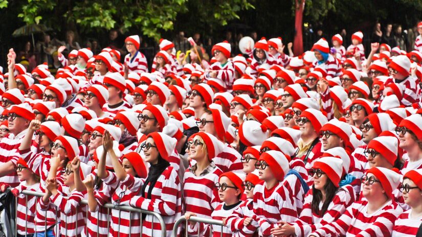 Participantes do Guinness World Record em Dublin, 2011, reuniram 3.872 pessoas vestidas de Wally, recorde depois superado no Japão em 2017 com 4.626 pessoas / William Murphy/Wikimedia Commons