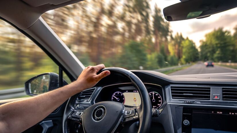 O sonho de ter um carro elétrico virou pesadelo: modelo de R$ 200 mil é retirado de circulação por risco de segurança / Freepik