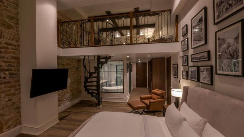 Com três alas luxuosas, o hotel restaura um pedaço do centro histórico (Casco Antiguo) - Divulgação 