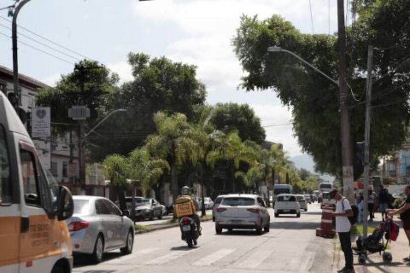 Antes de se chamar Conselheiro Nébias, a avenida era conhecida como Rua Otaviana; a homenagem foi oficializada pelo vereador João Manuel Alfaia Rodrigues/PMS