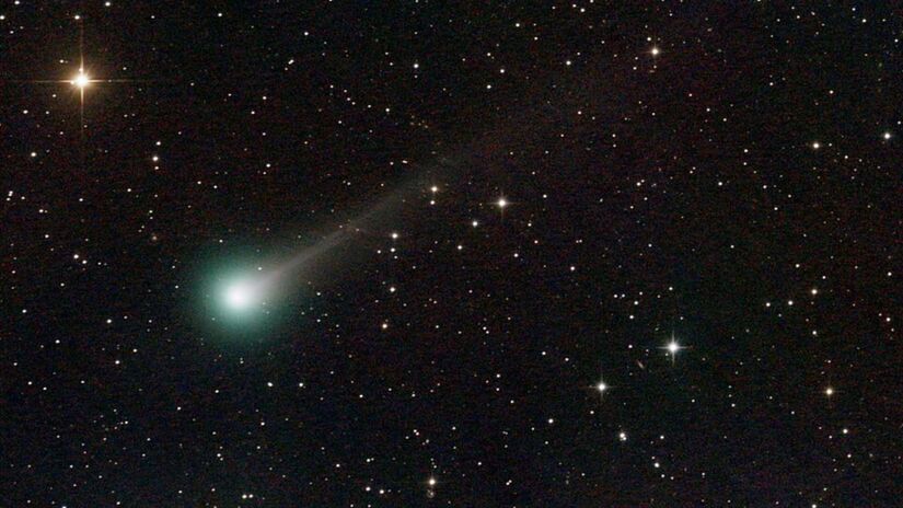 24 de setembro de 2025  O cometa já mostra uma coloração esverdeada característica, causada pela liberação de gás/ Dimitrios Katevainis/Wikimedia Commons