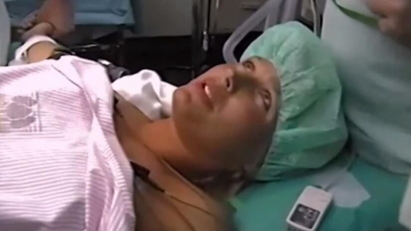 As imagens mostraram Xuxa sendo internada e recebendo a filha nos braços após a cesárea/Reprodução/Globo