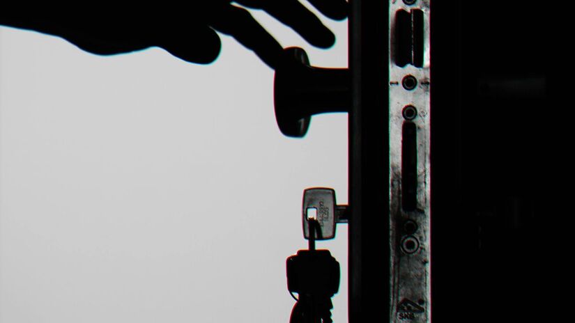 A popularização dos leilões atrai iniciantes, que precisam de orientação para investir com segurança/Pexels