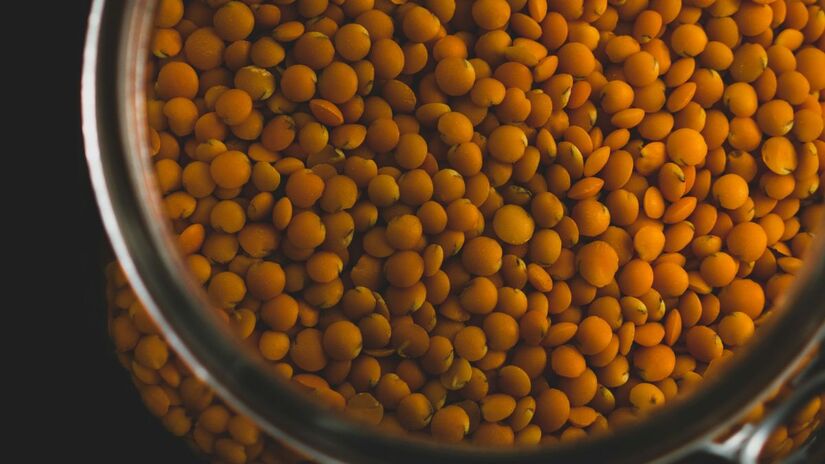 Consumir lentilha melhora o funcionamento do intestino, já que possui fibras solúveis e insolúveis/Pexels