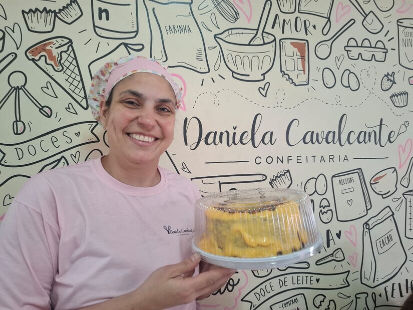 Na cozinha de casa, entre filhos e brigadeiros enrolados em família, nasceu o sonho da confeitaria (Nair Bueno/DL)