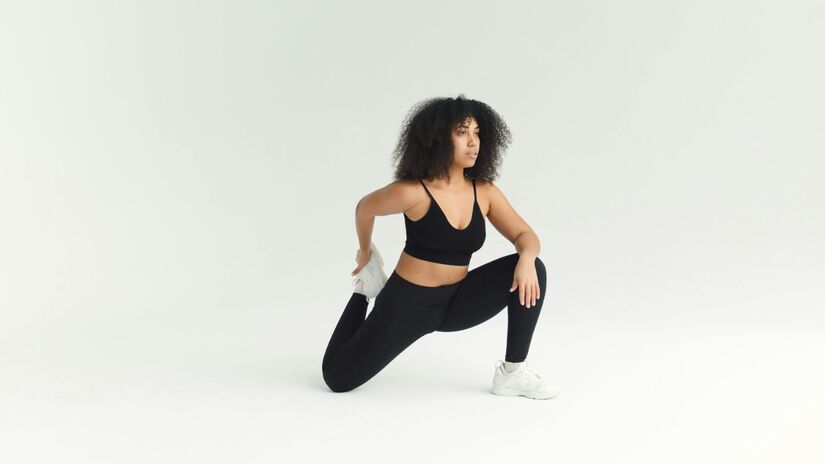 Alongar-se antes e depois das atividades físicas ajuda na recuperação muscular / Pexels