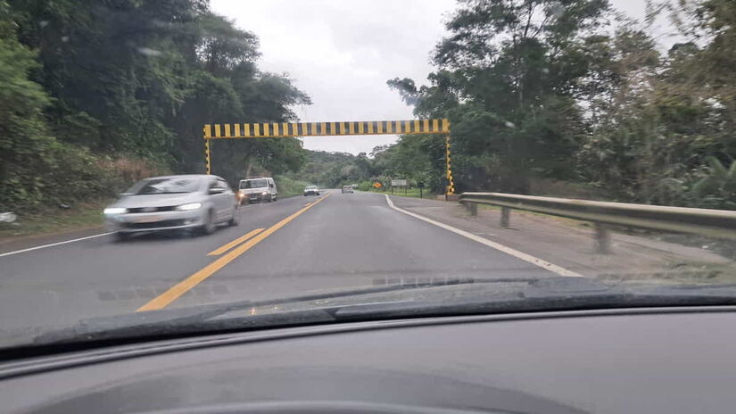 Rodovia no Vale do Ribeira tem pista simples, alto índice de acidentes e será alvo de mudanças após mobilizações de moradores e lideranças locais