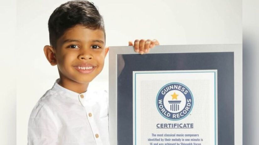  Ele reconheceu 16 compositores em 60 segundos, o que significa que levou, em média, 3,75 segundos por música para dizer o nome correto