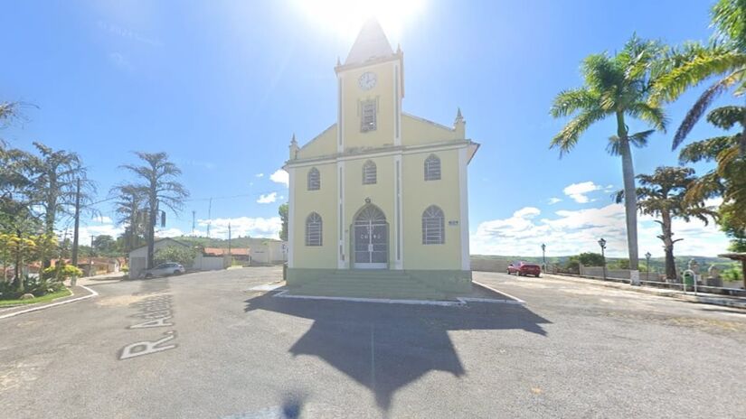 Além de uma igreja, a cidade conta com um posto de saúde, um parque de exposições de feiras e eventos, uma creche e uma academia (Google Street View/Reprodução)