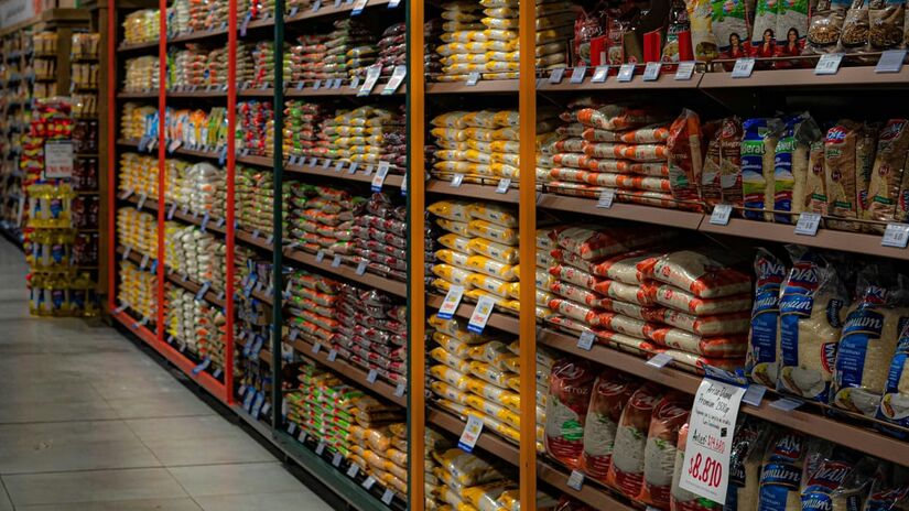 Os produtos terão como foco clientes que não ligam para marcas, mas sim preços acessíveis (Nicolás Rueda/Pexels)