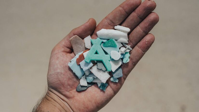 As garrafas liberam milhões de nanoplásticos no líquido, especialmente se estiverem amassadas ou expostas ao sol/Pexels