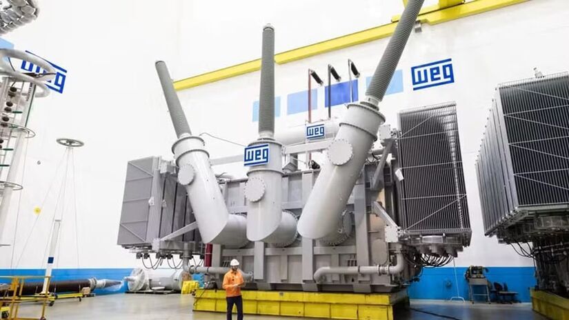 Os salários para as vagas podem variar de acordo com o cargo e função, mas os técnicos e engenheiros podem chegar aos 6 mil reais mensais (WEG/Divulgação)