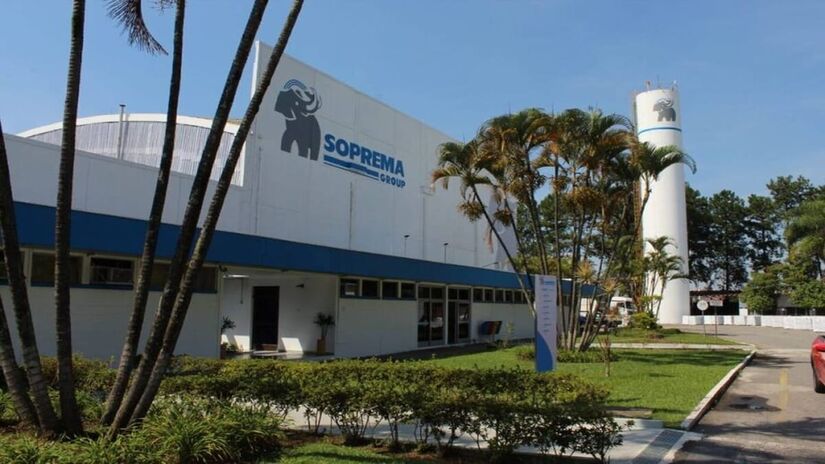 Espaço conta com um laboratório de testes de padrão internacional e um escritório corporativo moderno (Soprema/Divulgação)