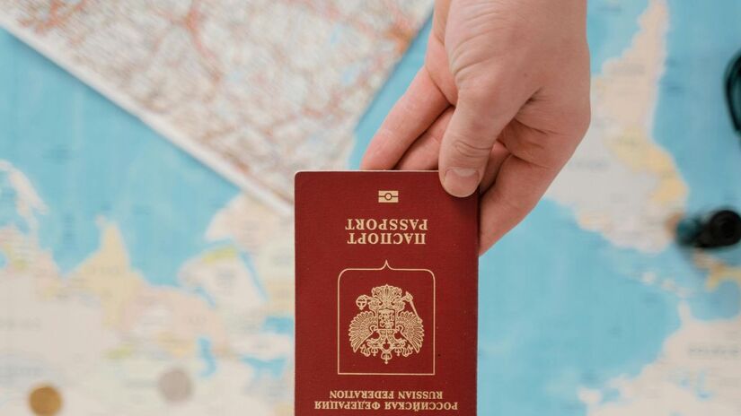 1 - Documentos de identificação e viagem: Sem eles, nada feito! Tenha sempre RG, passaporte e cartões à mão - Pexels