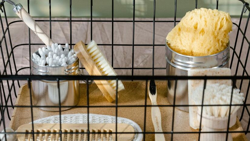 5 - Itens de higiene pessoal: Escova de dentes, lenços e álcool em gel garantem frescor e praticidade - Pexels