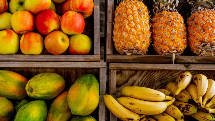 2. Prefira alimentos naturais e pouco processados  eles saciam mais e têm menos calorias escondidas / Pexels