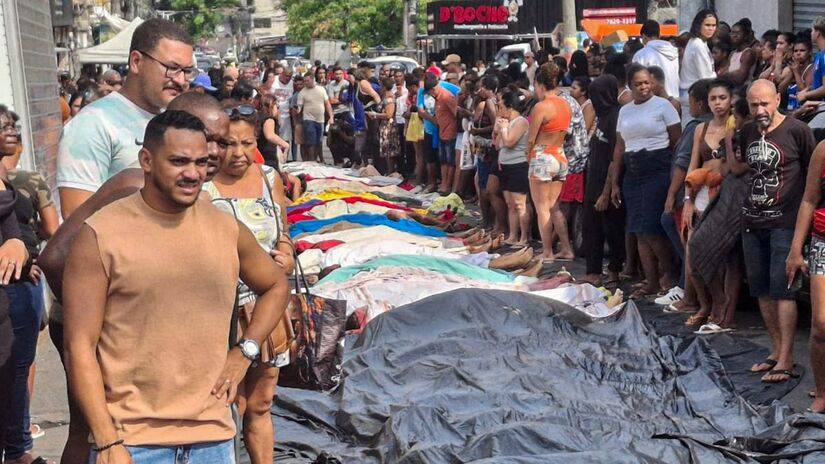 Os números iniciais da operação citava apenas 64 mortes, sendo a grande maioria suspeitos de crimes, além de quatro policiais. Mas já foram atualizados por moradores e ultrapassam 100 vítimas/Eusébio Gomes/Agência Brasil