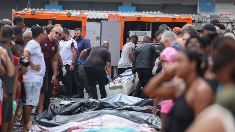 Em retaliação, a facção criminosa ordenou o fechamento de importantes vias e recorreu à tática de roubar mais de 50 ônibus para utilizá-los como barricadas/Tomaz Silva/Agência Brasil