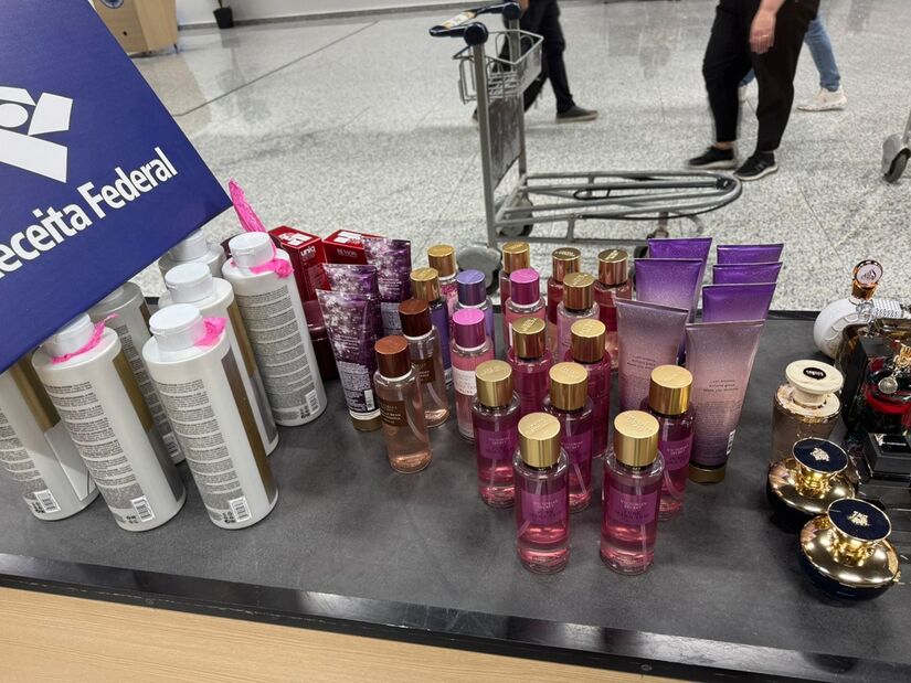 Produtos foram retidos por falta de comprovação de importação regular e indícios de destinação comercial (Divulgação/Receita Federal)