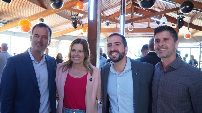 Entre os presentes na reunião estavam o presidente da Condesb e prefeito de São Vicente, Kayo Amado (Podemos); a deputada estadual Solange Freitas (União Brasil); o prefeito de Peruíbe, Felipe Antônio Colaço Bernardo (PSD) e o prefeito de Itanhaém Tiago Cervantes (PSDB) (Renan Lousada/DL)