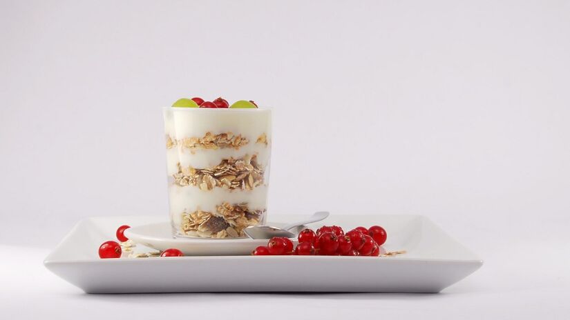 É uma opção versátil e nutritiva para lanches e sobremesas saudáveis / Pixabay