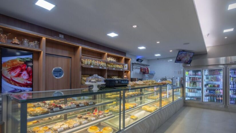 Padaria Arco Íris: Tradição desde 1951, a Padaria Arco Íris alia o ambiente familiar a refeições completas e atendimento atencioso. Funciona todos os dias, das 6h às 22h, na Av. Affonso Penna, 345  Macuco, Santos/ Divulgação/Padaria Arco Íris