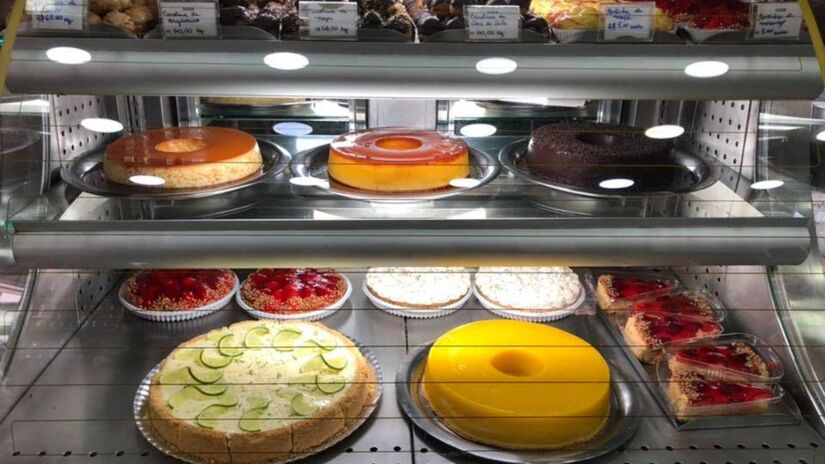 Padaria & Confeitaria Luxor: Desde 1993, a Luxor mantém viva a tradição dos pães, bolos e cafés em um ambiente acolhedor e familiar. Funciona todos os dias, das 6h às 22h, na R. Gen. Rondon, 4  Aparecida, Santos/ Reprodução Facebook/Panificadora Luxor 