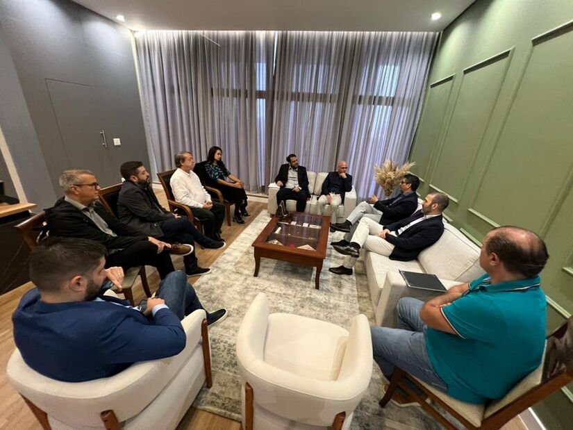 Prefeito Farid Madi recebe representantes da Rede D'Or e secretário de Saúde (Divulgação/PMG)