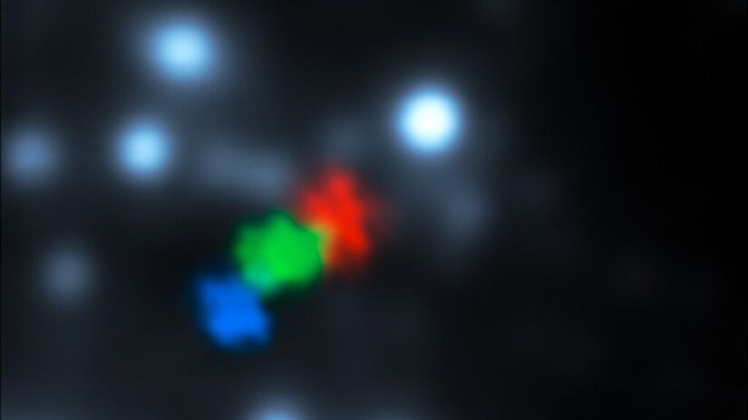 Nuvem de gás sendo dilacerada por um buraco negro no centro da Via Láctea, com observações registradas em 2006, 2010 e 2013 / ESO/S