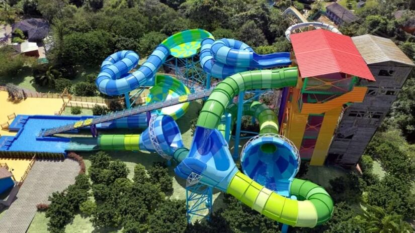 No Brasil, os parques aquáticos recebem cerca de 60 milhões de visitantes por ano (Hot Park/Divulgação)