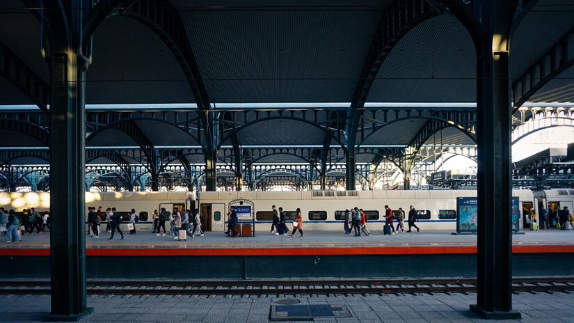 Com baixo impacto ambiental e alta capacidade, o trem é essencial para o futuro da mobilidade urbana / Pixabay