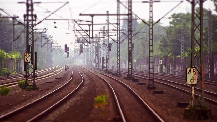 A expansão das linhas de trem representa um avanço na integração e sustentabilidade do transporte urbano / Pixabay
