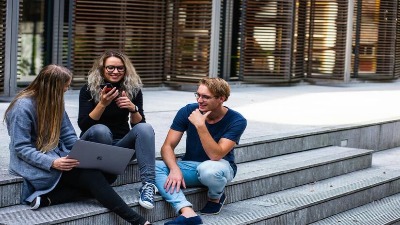Mesmo que esquecer os nomes das pessoas possa parecer um sinal de desatenção, o motivo normalmente não é esse (Marta Klement/Pexels)